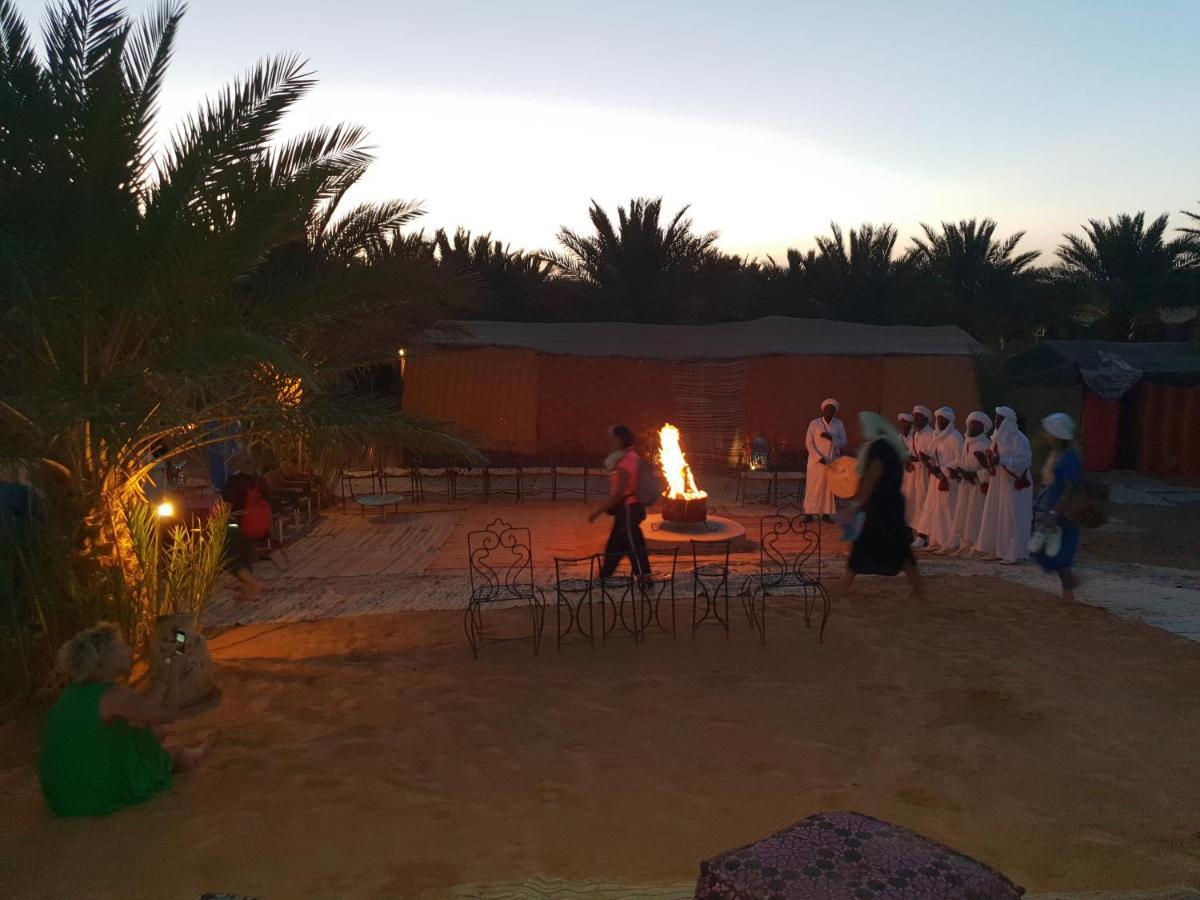 Auberge Sahara Garden Lac Yasmins ภายนอก รูปภาพ